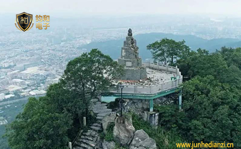 钧和电子分享晋江凌霄塔遭雷击,顶部受损 钧和电子分享晋江凌霄塔遭雷击,顶部受损